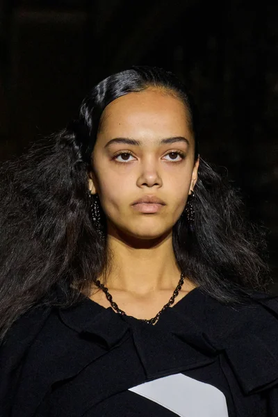 Look 100